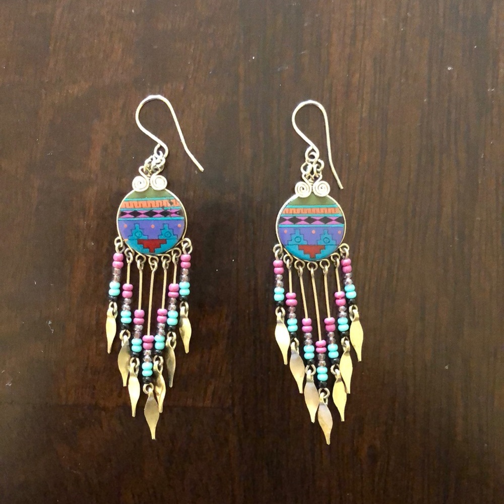 Dangling earrings with southwestern design